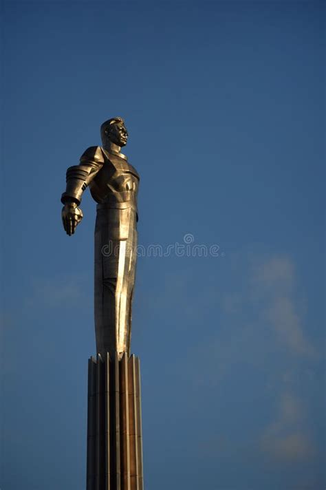 Monument To The First Cosmonaut Yuri Gagarin On Leninsky Avenue