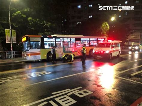 雨夜視線不佳！ 婦人穿越馬路遭公車撞上送醫不治 社會 三立新聞網 Setn