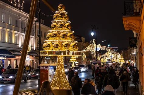 Wi Teczne Dekoracje Na Ulicach Warszawy Iluminacja Zdj Cia