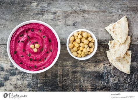 R Benhummus In Der Sch Ssel Und Pita Brot Ein Lizenzfreies Stock Foto