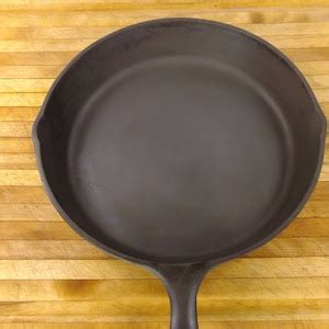 Lodge Notch Cast Iron Skillet Sk D Made In The Usa In The S