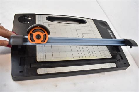 Fiskars Paper Cutter, Rotary Blade, 12" Works | EstateSales.org