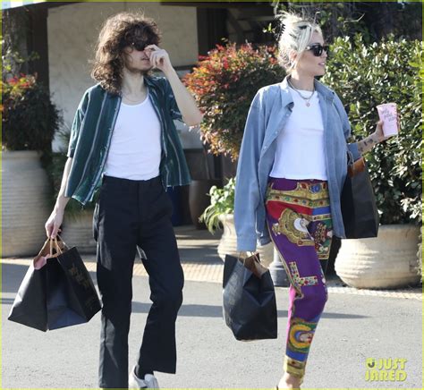 Photo: miley cyrus still going strong with maxx morando 73 | Photo ...