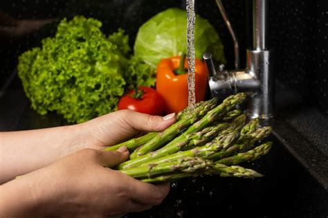 Disposici N De Los Alimentos Sanos Que Se Lavan Foto Gratis