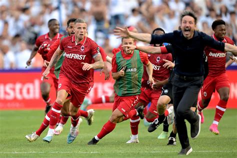 Royal Antwerp Fc Wint Op Spectaculaire Wijze Landstitel In België Nrc