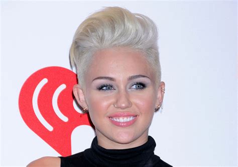 Miley Cyrus bientôt actrice dans un film porno lesbien Closer