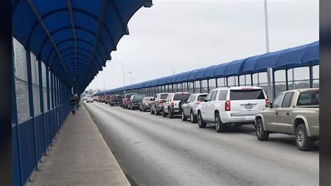 Largas Filas En Cruce Piedras Negras Eagle Pass Por Tercera Revisi N