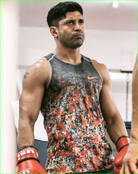 Farhan Akhtar Shares His New Look Of Film Toofan Newstrack English 1