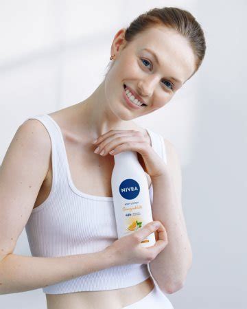 NIVEA Orange Blossom odżywcze mleczko nawilżające do ciała