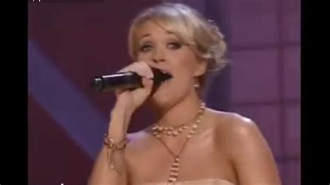 Carrie Underwood Performs 'Rockin' Around the Christmas Tree