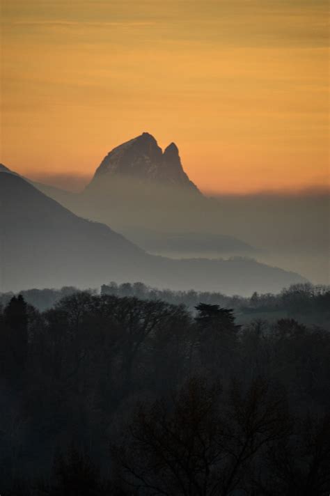 Pic du midi d Ossau vu du boulevard des Pyrénées à Pau La Flickr