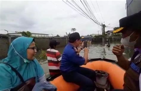 Banjir Tak Kunjung Surut Selama 4 Hari 554 Jiwa Warga Kadu Tangerang