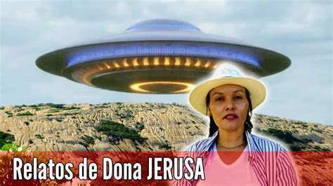 Moradora V Nave Prateada Alien Gena Passando Perto De Casa E Pousando