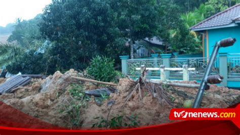 Korban Tewas Akibat Bencana Longsor Di Serasan Natuna Bertambah Jadi