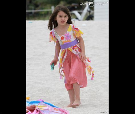 Suri Cruise Sur Une Plage De Miami Le 18 Juin 2011 Purepeople