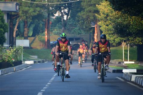 PEJABAT UTAMA PASMAR 1 JAGA KONDISI FISIK DENGAN OLAHRAGA BERSEPEDA