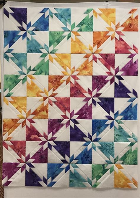 Pin By Michelle T On Sewing Hunters Star Quilt Colorful Quilts Barn Quilt Patterns