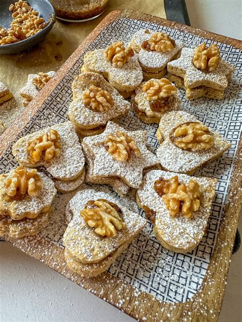 Eisenbahner Weihnachtsplätzchen mit Marzipan und Marmelade