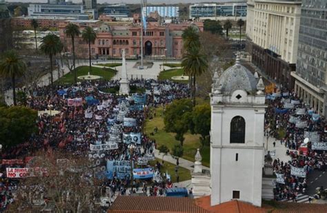 Barrios De Pie Y El Polo Obrero Se Movilizan En La Plaza De Mayo Con