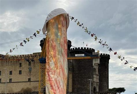 Tu Si Na Cosa Grande La Mega Installazione In Piazza Municipio