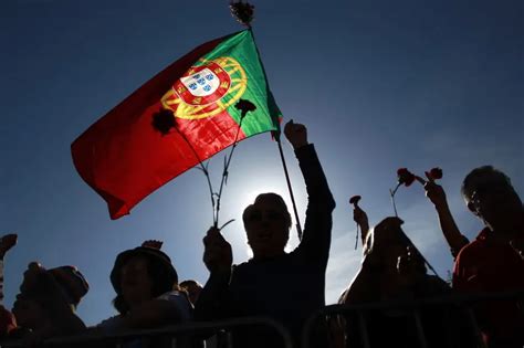 Portugal já é considerado uma democracia plena Postal do Algarve