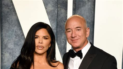 People Cringe At Jeff Bezos And Fiancé S Photo Shoot Wild 94 9 The Jv Show