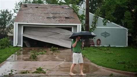 2 dead as record rain, flooding slams central Texas