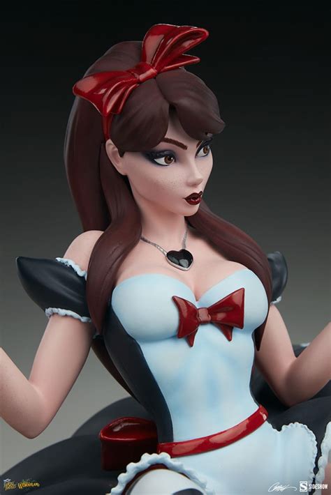 Sideshow Alice In Wonderland Game Of Hearts Edition