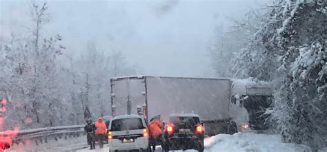 Riaperta La Statale Bloccata Da Un Camion Di Traverso A Nucetto La