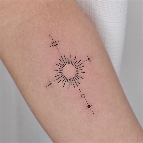 100 Superbes Tatouage Soleil TATOUEZ Tatouage Minimaliste Tatouage