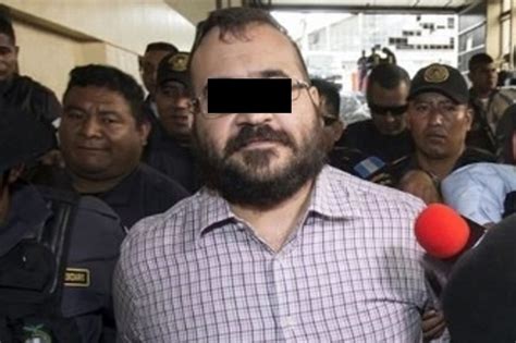 Juez niega frenar orden de aprehensión contra exgobernador de Veracruz