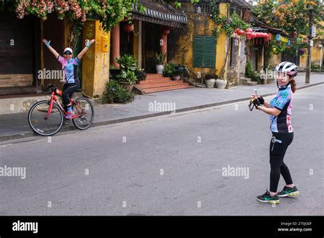 Hoi An Vietnam Vietnamese Women Posing For Photo Stock Photo Alamy