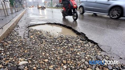 Voragini E Strade Dissestate Ora Le Auto Dei Vigili Tappano I Buchi