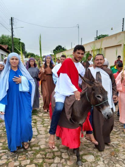 Elenco Da Via Sacra De Porto Participa Da Prociss O De Domingo De Ramos