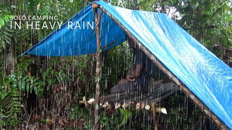 SOLO BUSHCRAFT CAMPING IN HEAVY RAIN Di Guyur Hujan Deras Membangun