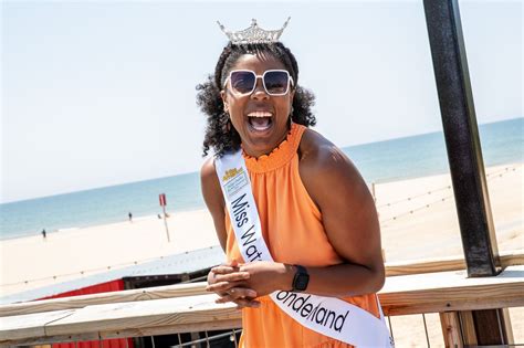 2023 Miss Michigan contestants visit Lake Michigan beach, popular ...