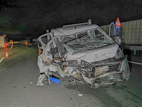 Unfall Auf A Richtung Mannheim Transporter Kracht In Fahrzeuge Auf