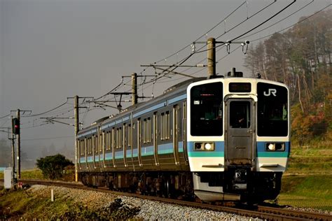 鉄道定番紀行 篠ノ井線の冠雪した北アルプスの山々をバックに行く211系（坂北～聖高原）