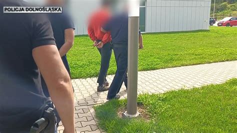 Koszmar na Dolnym Śląsku Więzili w bagażniku wywieźli do lasu pobili