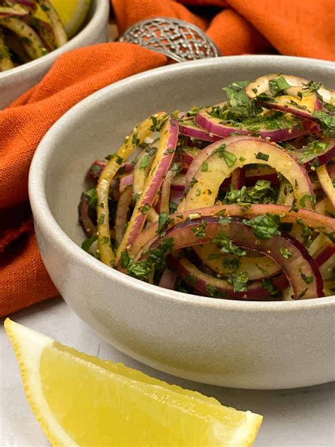 Easy Indian Onion Salad Recipe - Splash of Taste - Vegetarian Recipes