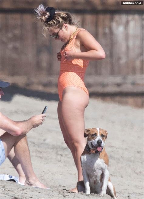 Florence Pugh Booty On The Beach In Malibu Nudbay Hot Sex Picture