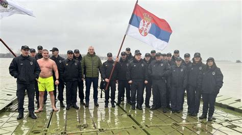 Zaposleni u četiri kazneno popravna zavoda plivali za časni krst