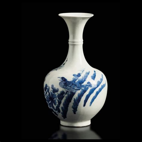 Piccolo Vaso In Porcellana Bianca E Blu A Decoro Naturalistico Cina