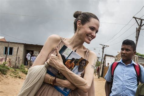 Angelina Jolie sempre più magra i fan sono preoccupati per le sue