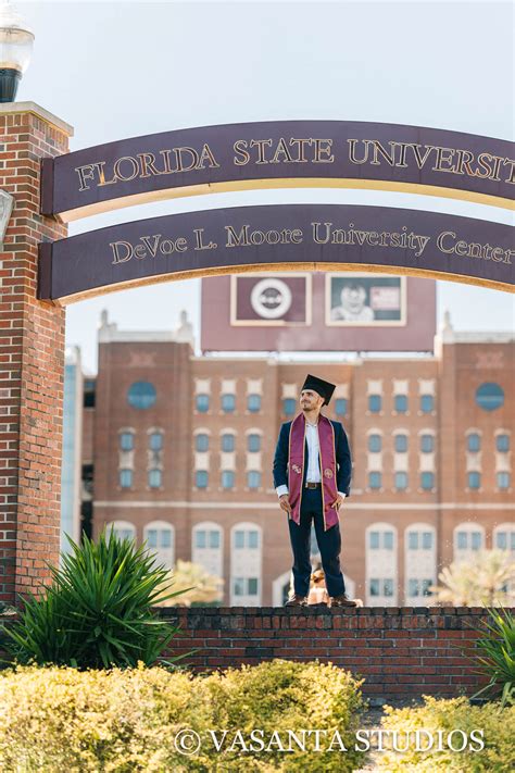 VASANTA Studios | FSU College of Business Graduation Photos with Logan