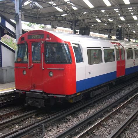 Würdigen Merchandising Kostüme london underground rolling stock ...