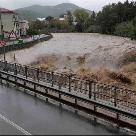 Maltempo Allerta Arancione In Liguria Emilia Romagna E Calabria