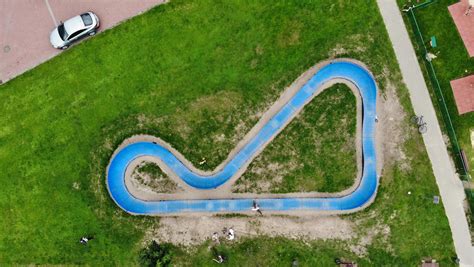 Pumptrack Krak W Os Z Ocie Pumptrack E Pista Per Ciclisti