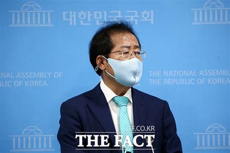 홍준표 이재명·윤석열 겨냥 무상연애·쥴리 스캔들에 묶여 네이트 뉴스