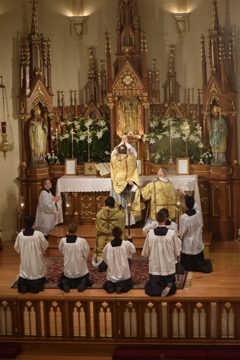 Solemn Triduum Photos Tridentine Mass Society Of Madison